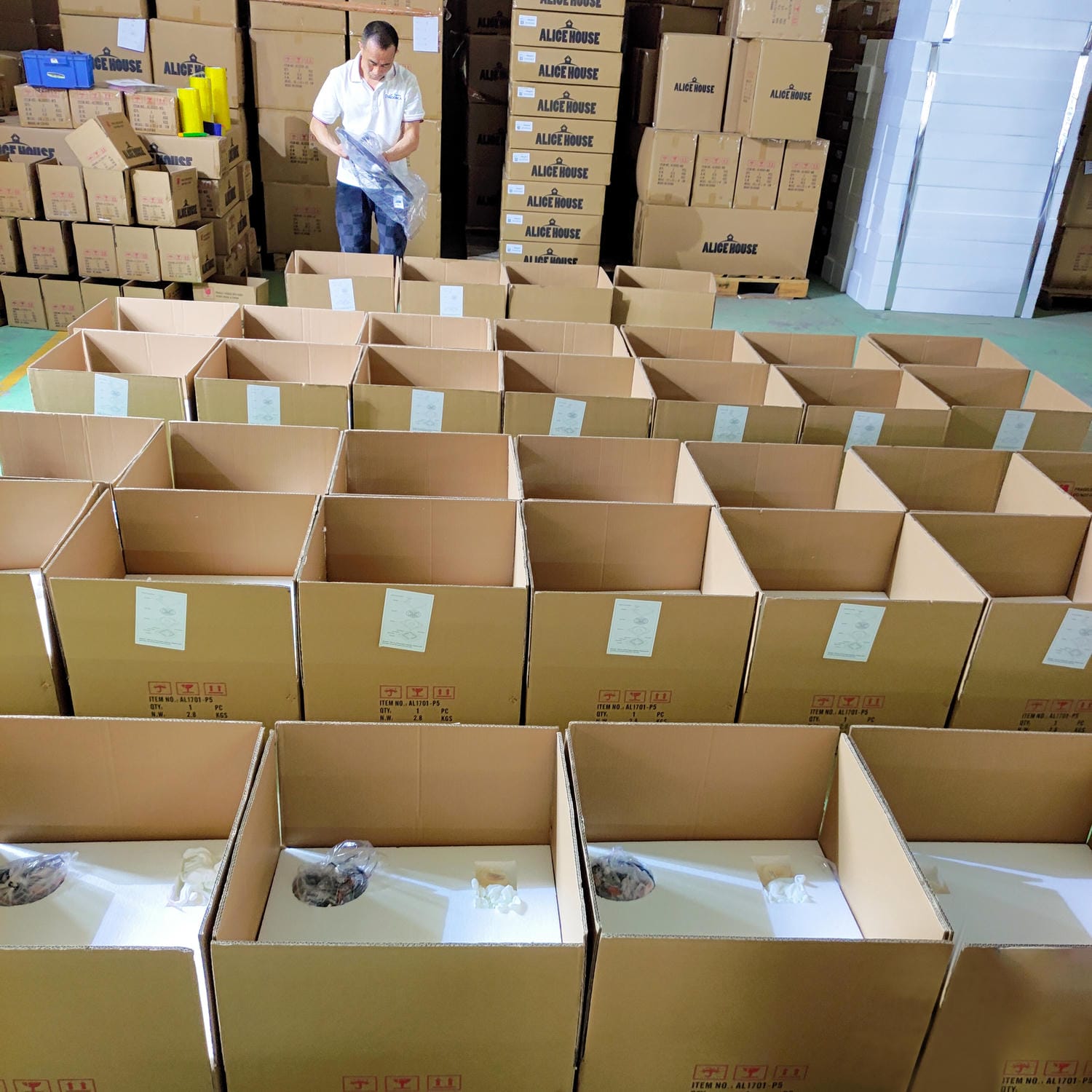 moonca lighting factory,assembly, packing,warehouse