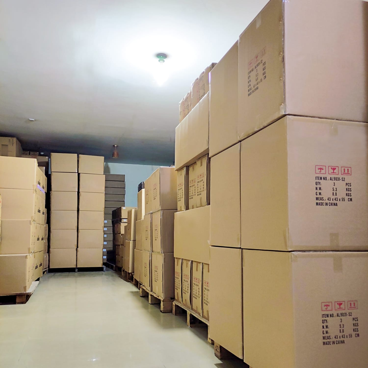 moonca lighting warehouse